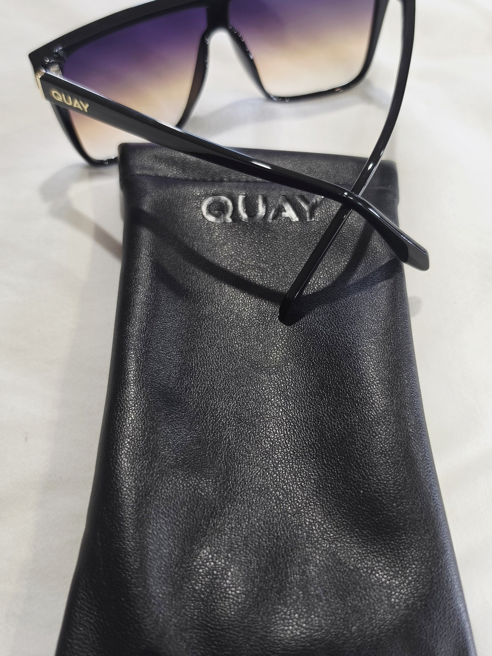 Quay Nightfall Medoum Black/ DSKPPY Frame Sunglasses w Gradient Lenses